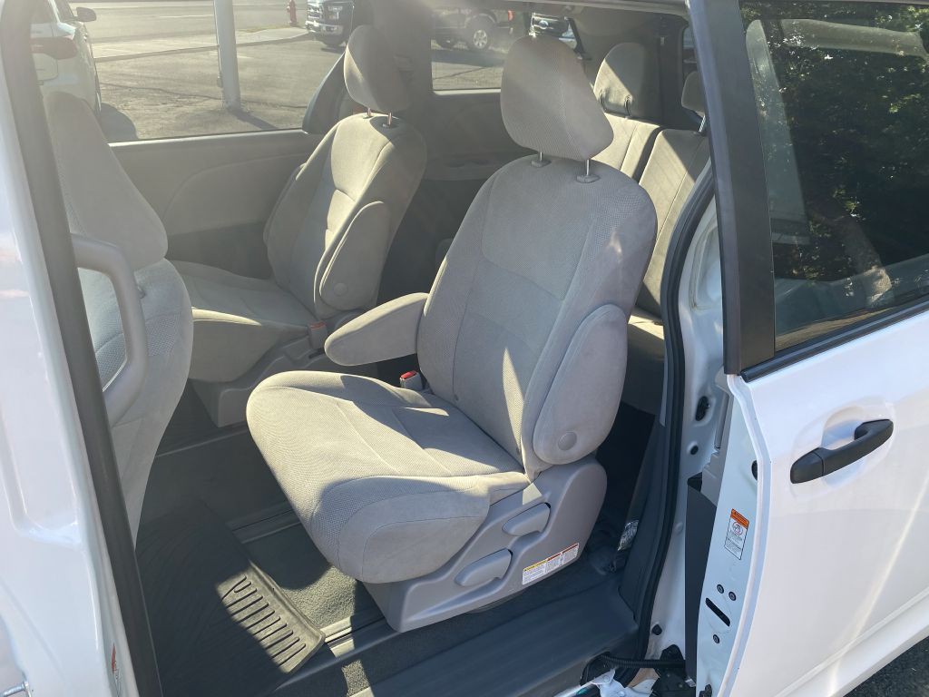 2019 Toyota Sienna Image 11