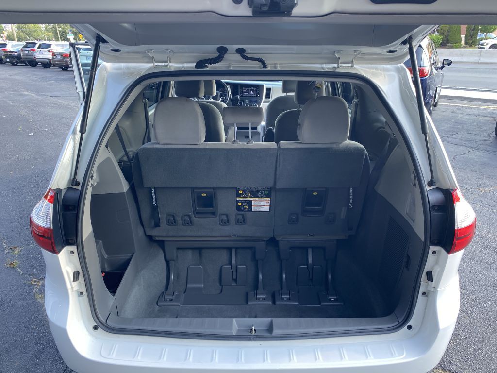 2019 Toyota Sienna Image 13