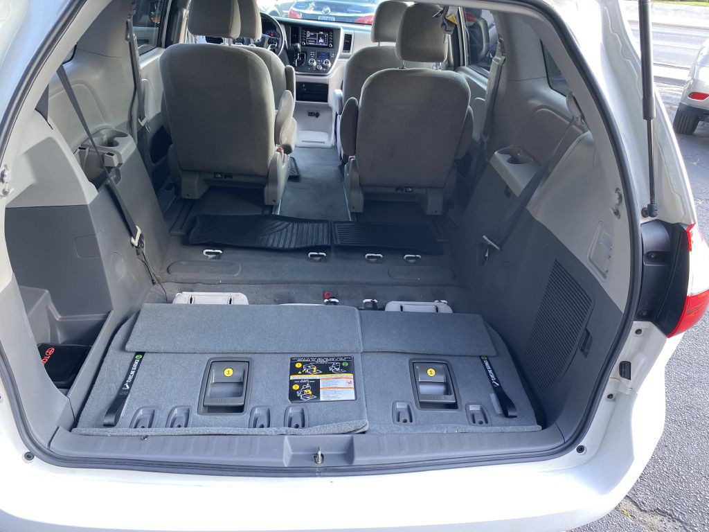 2019 Toyota Sienna Image 14