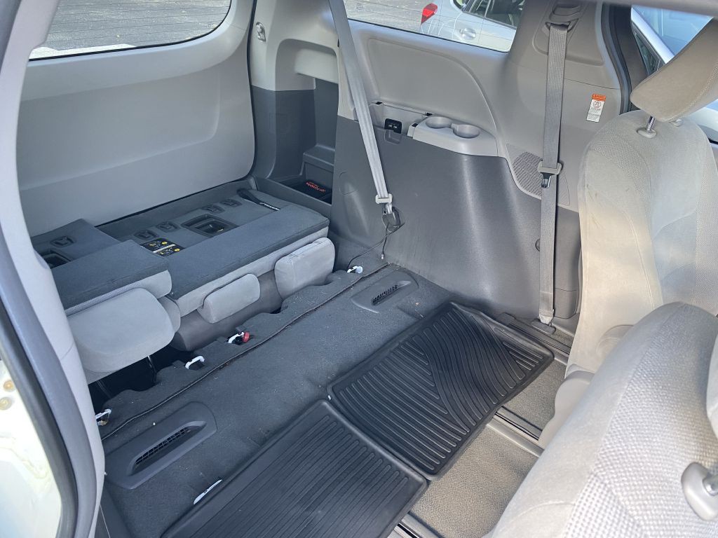 2019 Toyota Sienna Image 16