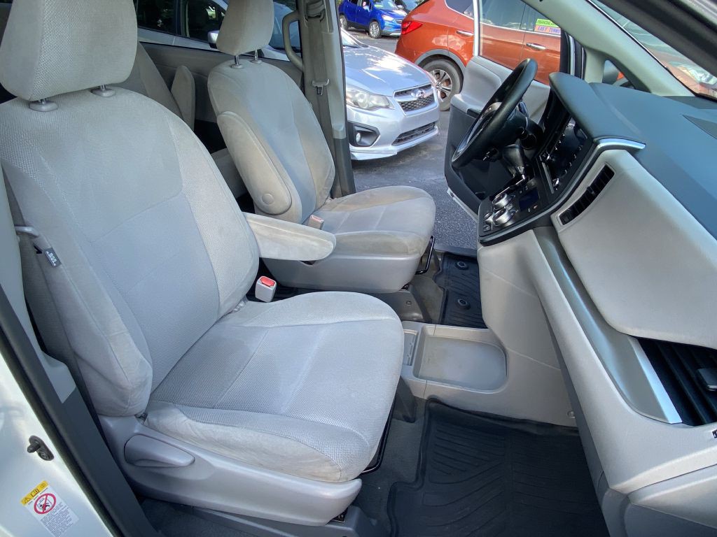 2019 Toyota Sienna Image 17
