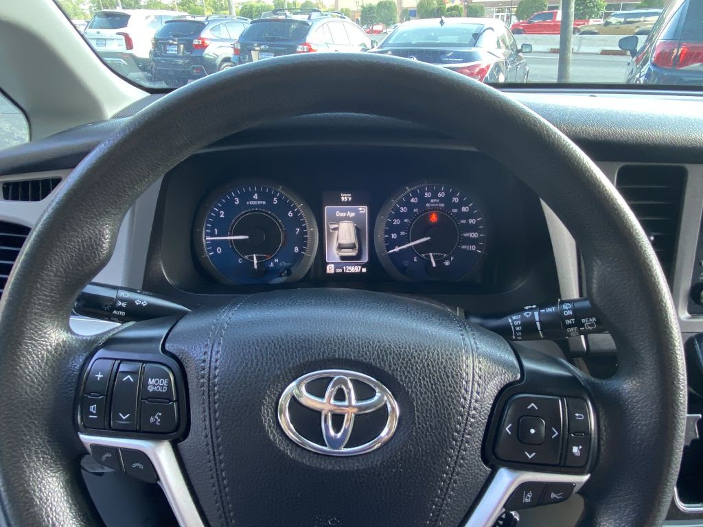 2019 Toyota Sienna Image 19