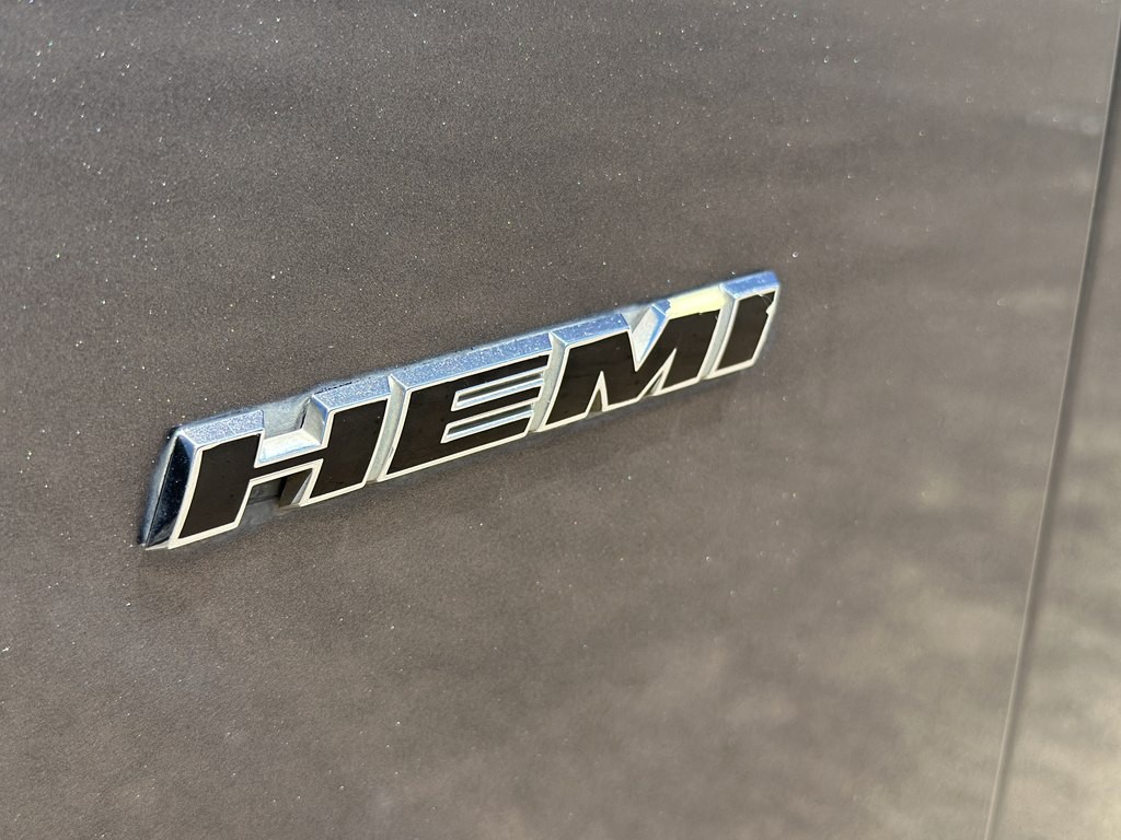 2015 Dodge Challenger Image 9