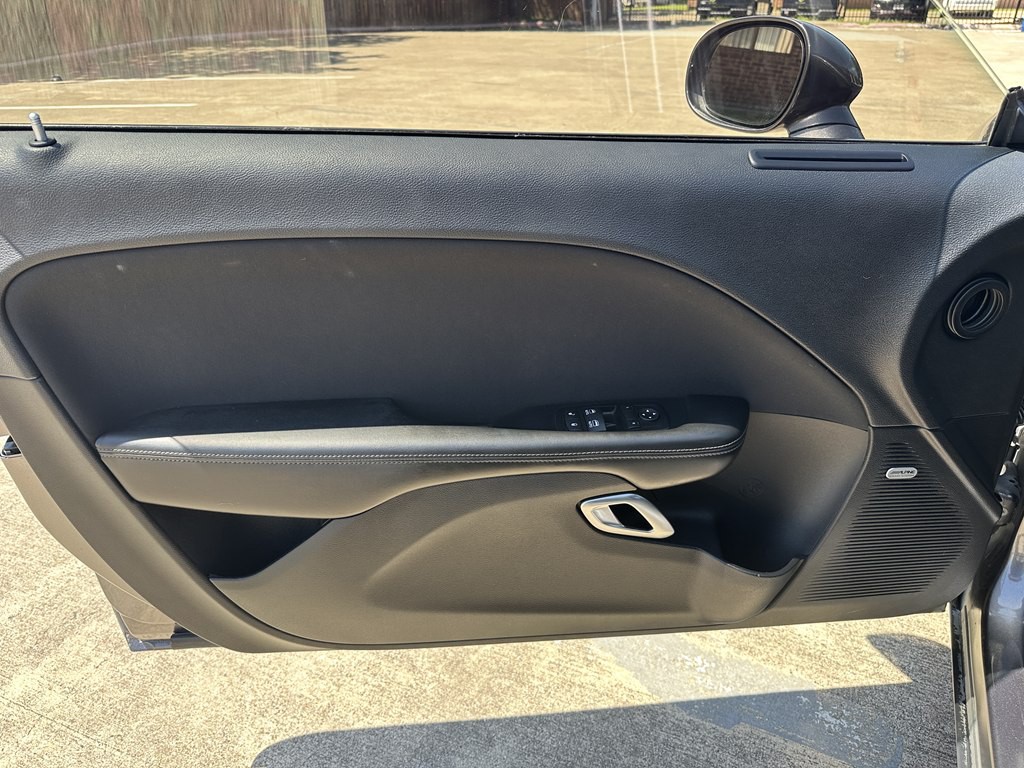 2015 Dodge Challenger Image 10
