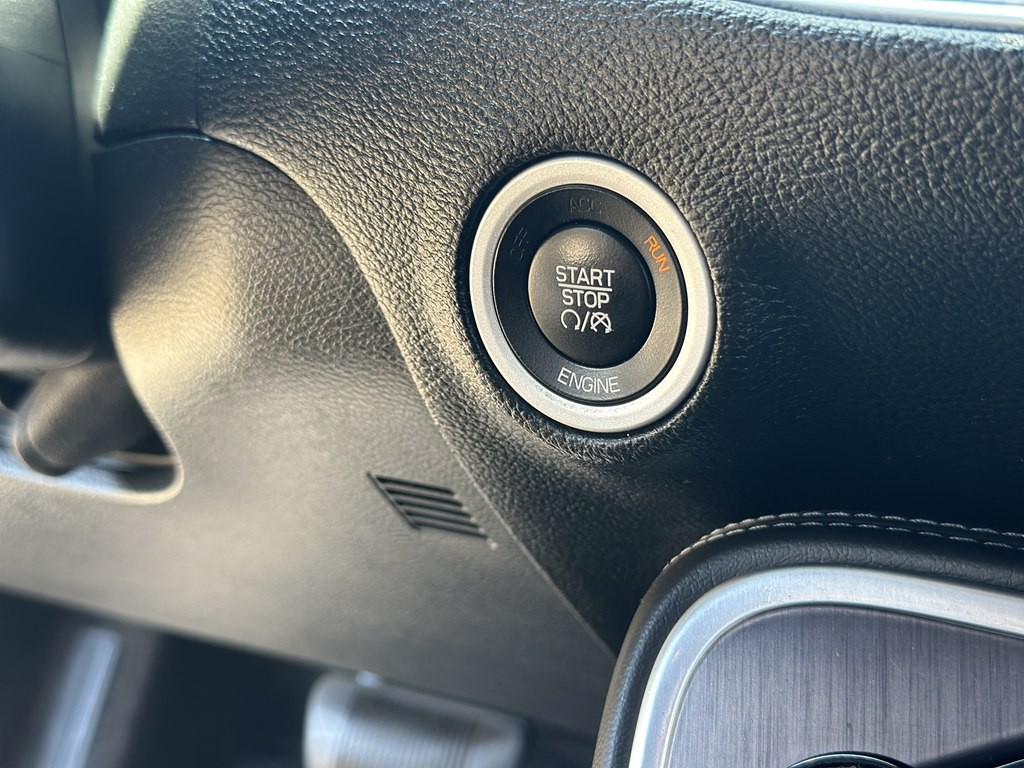 2015 Dodge Challenger Image 21