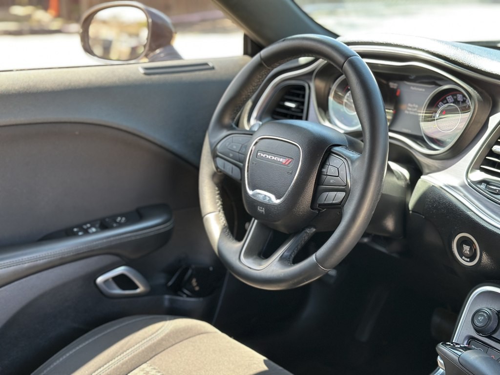 2015 Dodge Challenger Image 34