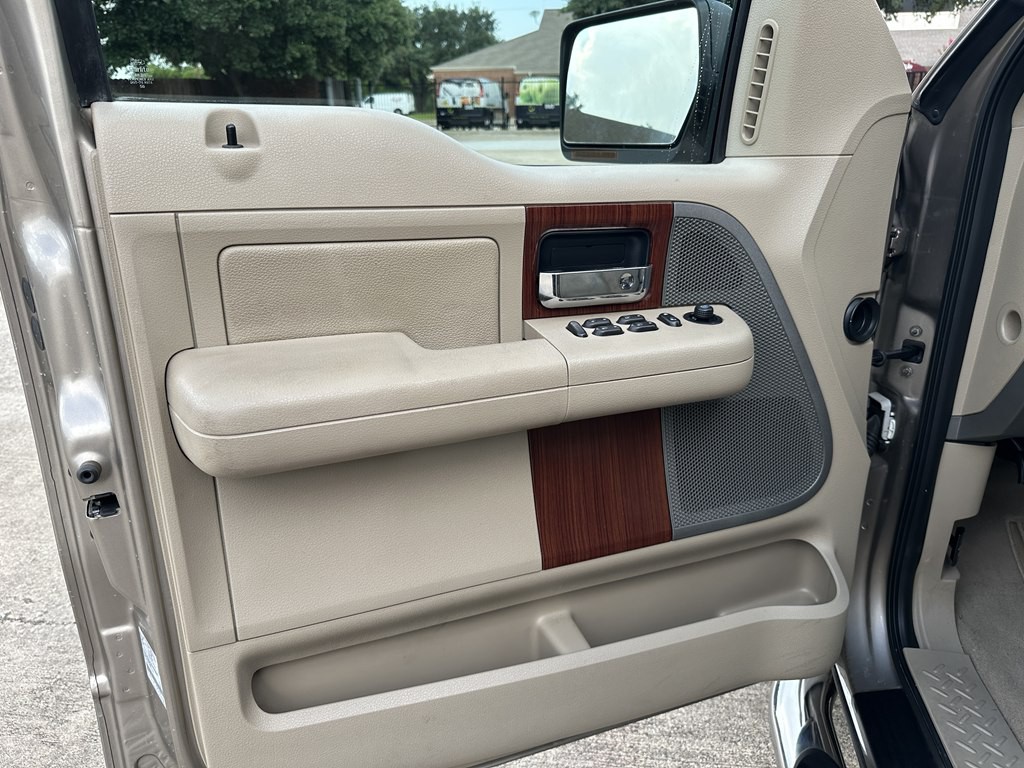 2005 Ford F-150 Image 11