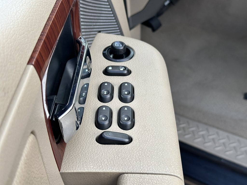 2005 Ford F-150 Image 12
