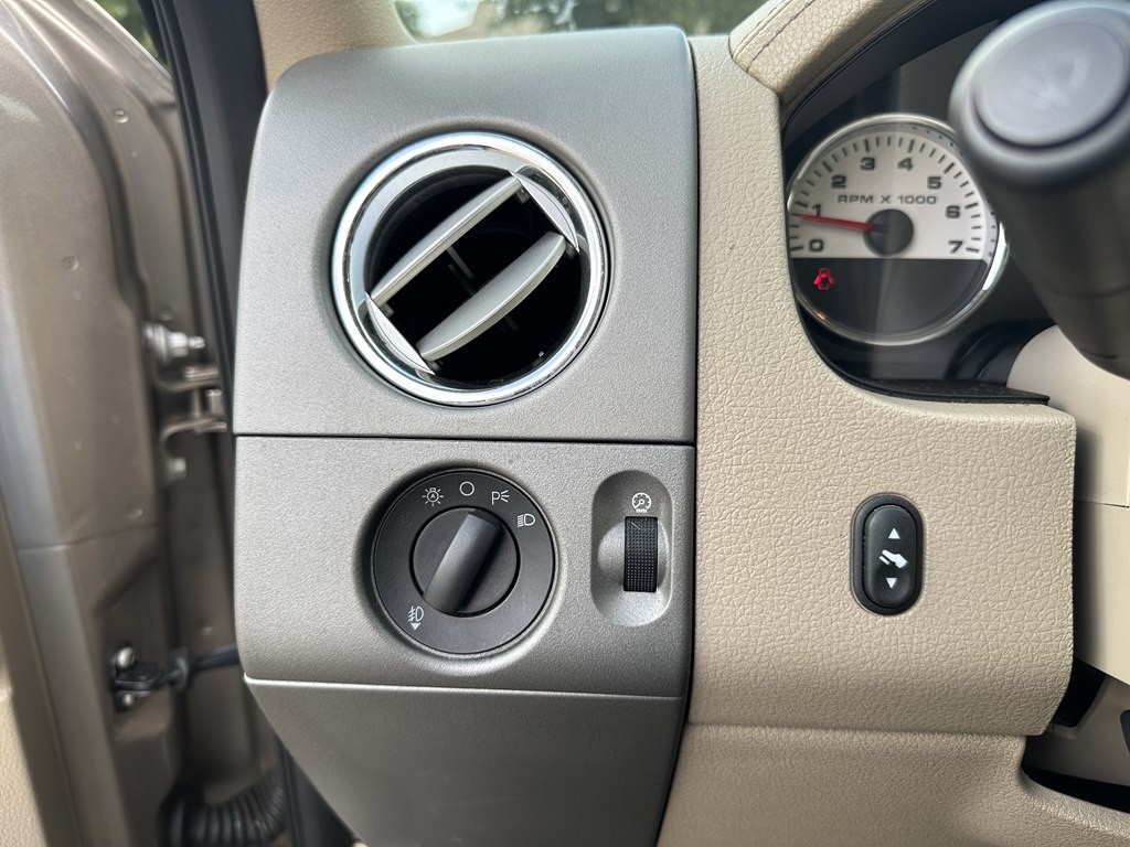 2005 Ford F-150 Image 16