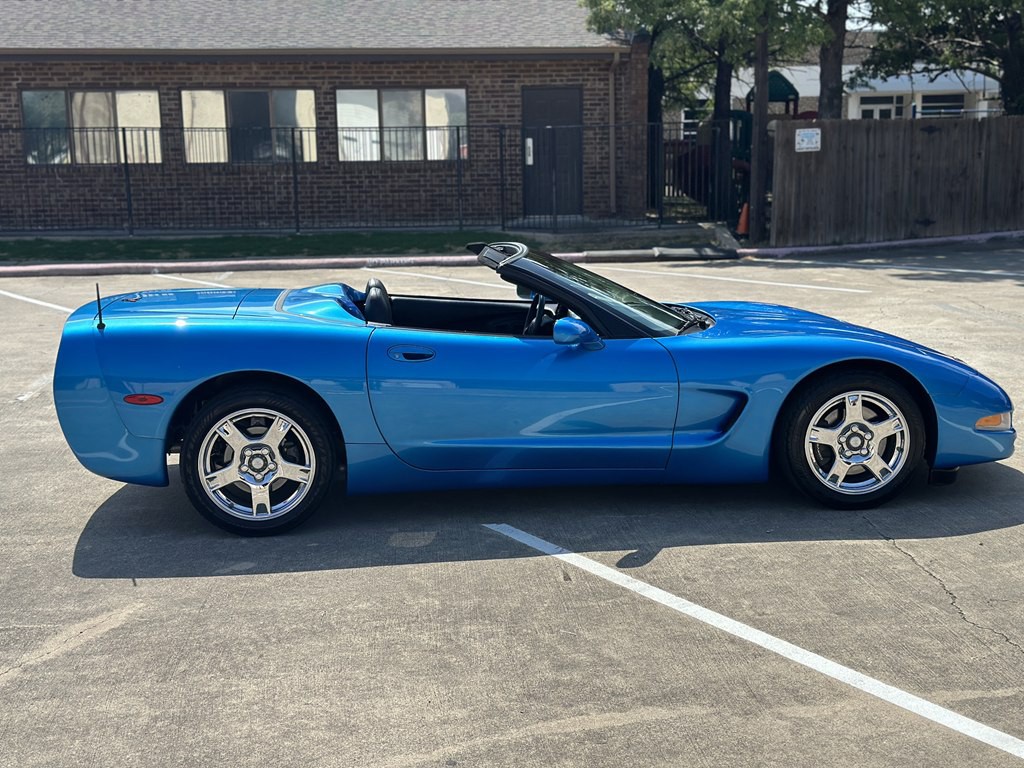 1999 Chevrolet Corvette Image 12