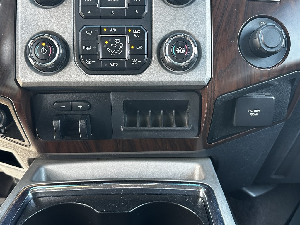 2015 Ford F-250 Image 24