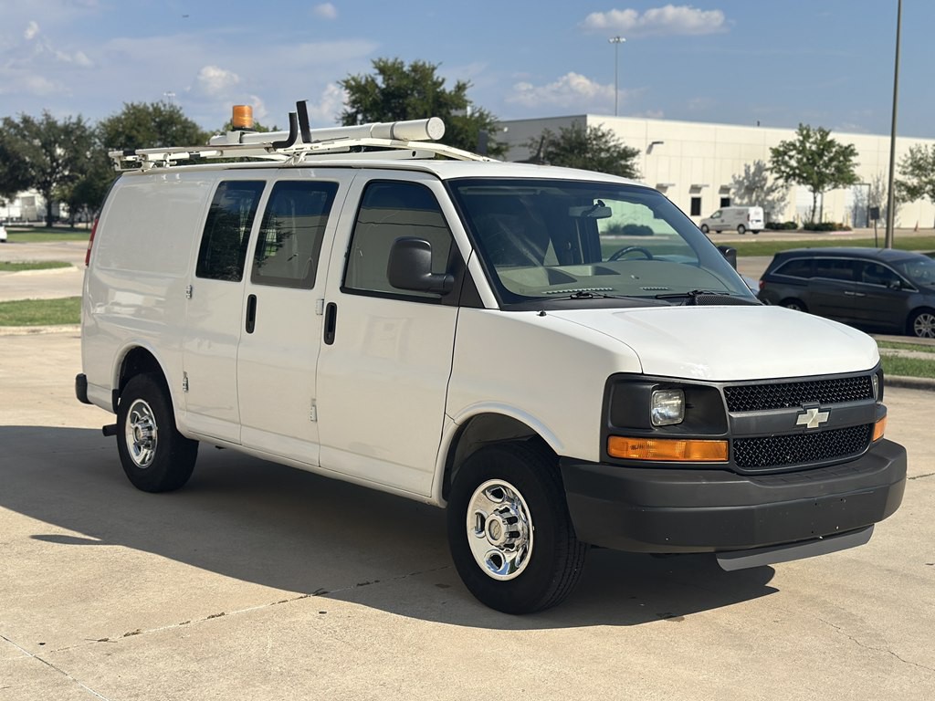 2011 Chevrolet Express Image 3