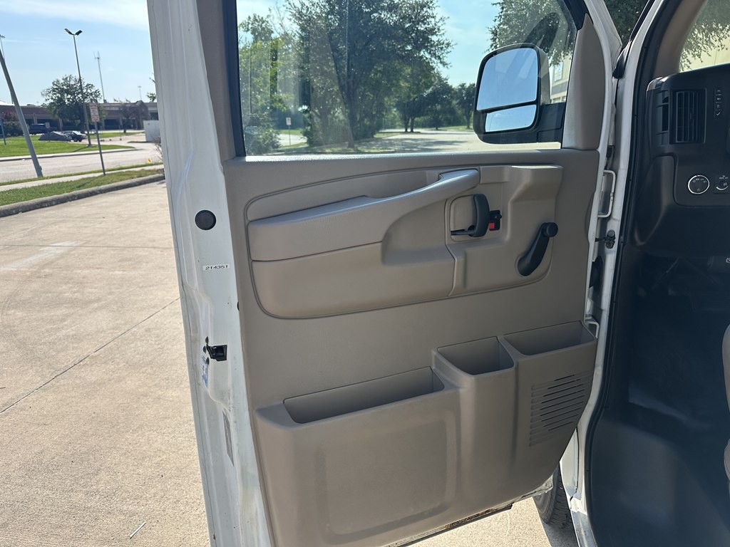 2011 Chevrolet Express Image 9