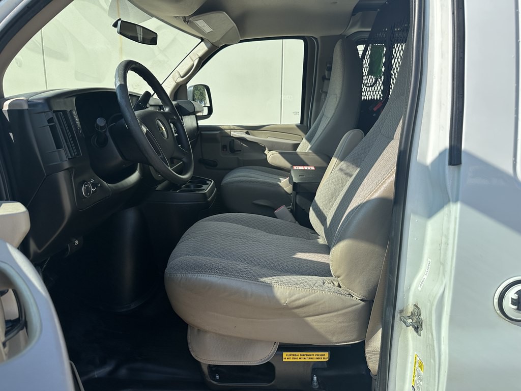 2011 Chevrolet Express Image 10