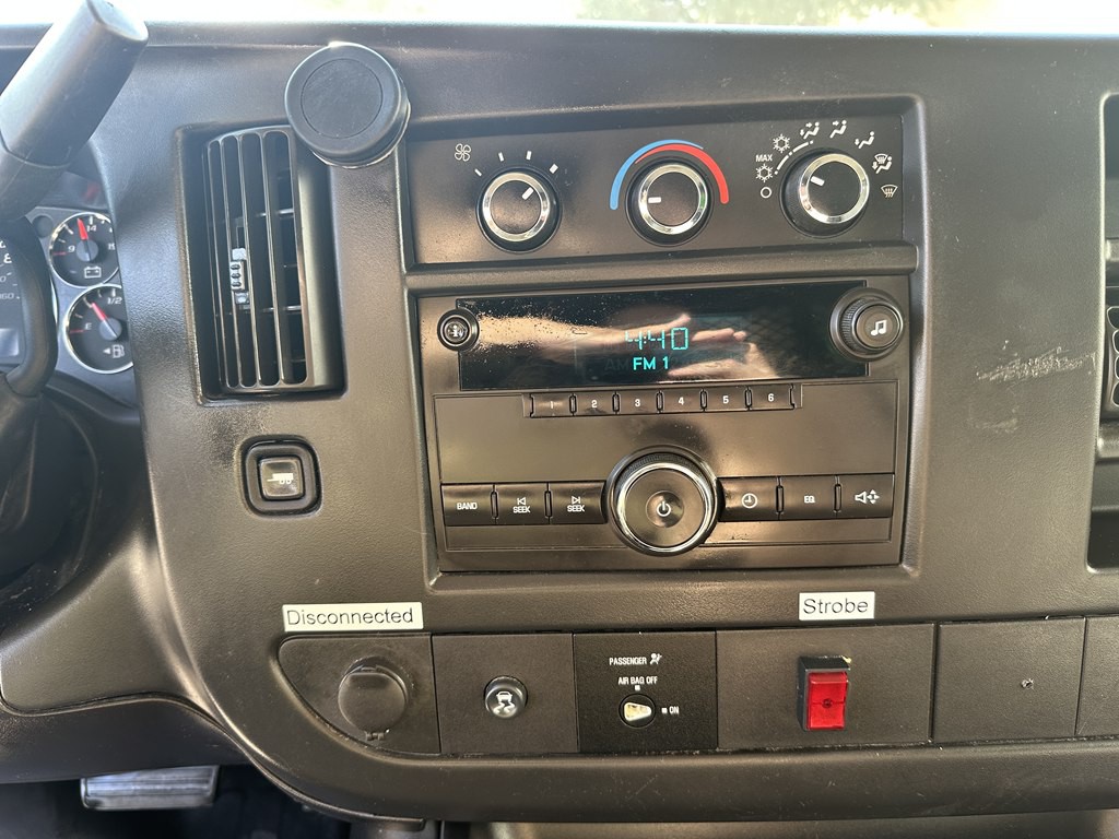 2011 Chevrolet Express Image 15