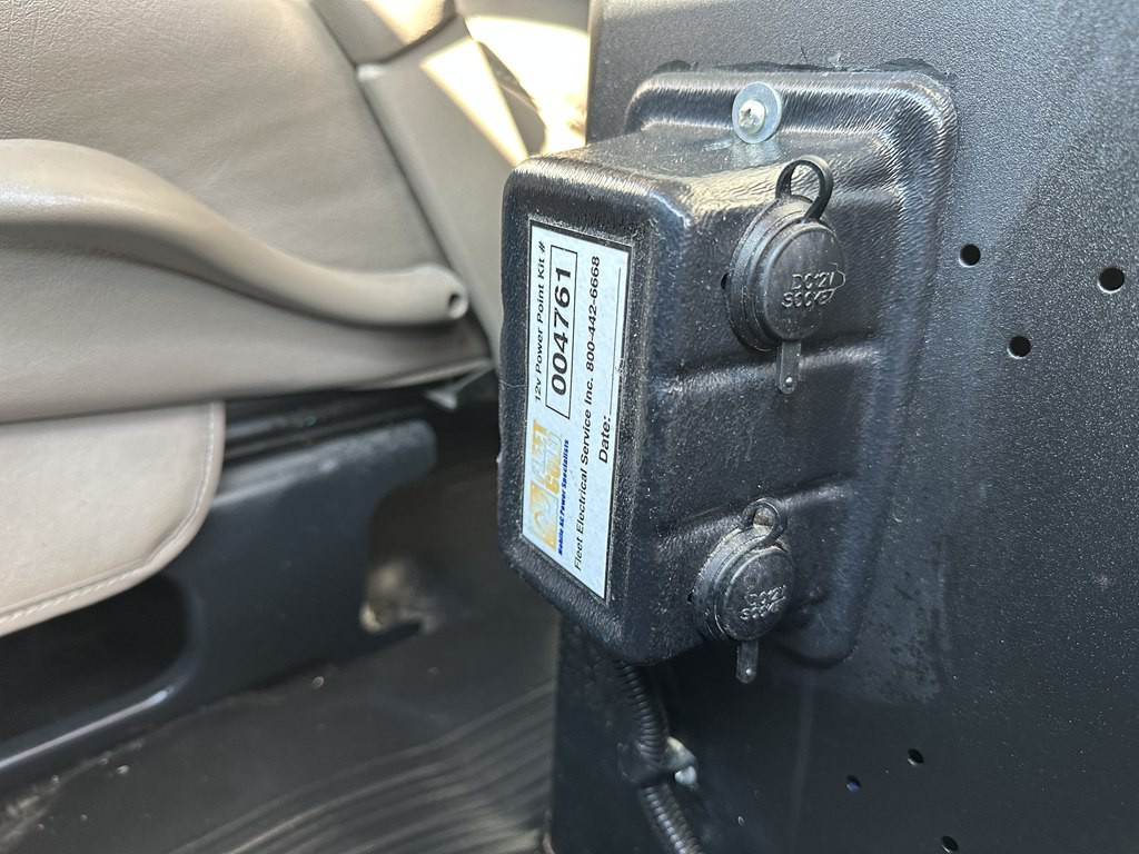 2011 Chevrolet Express Image 17