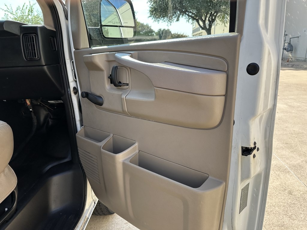 2011 Chevrolet Express Image 20