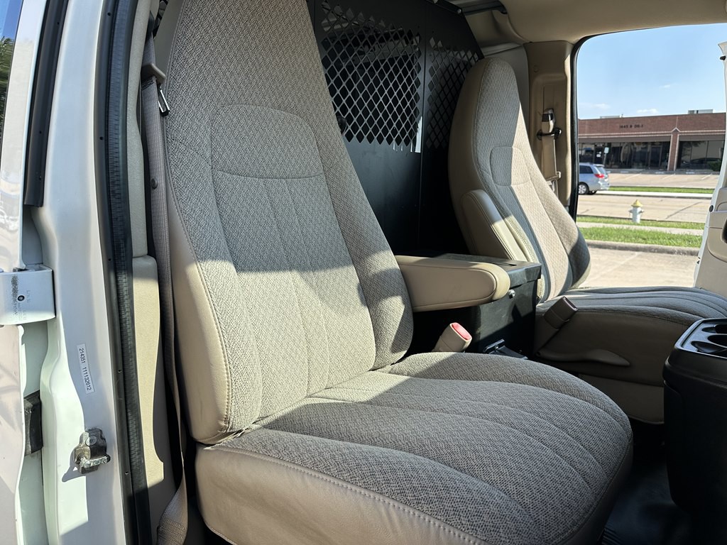 2011 Chevrolet Express Image 21