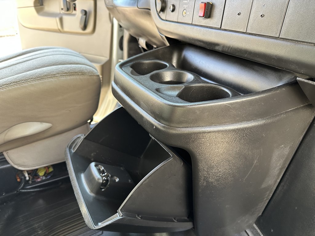 2011 Chevrolet Express Image 22