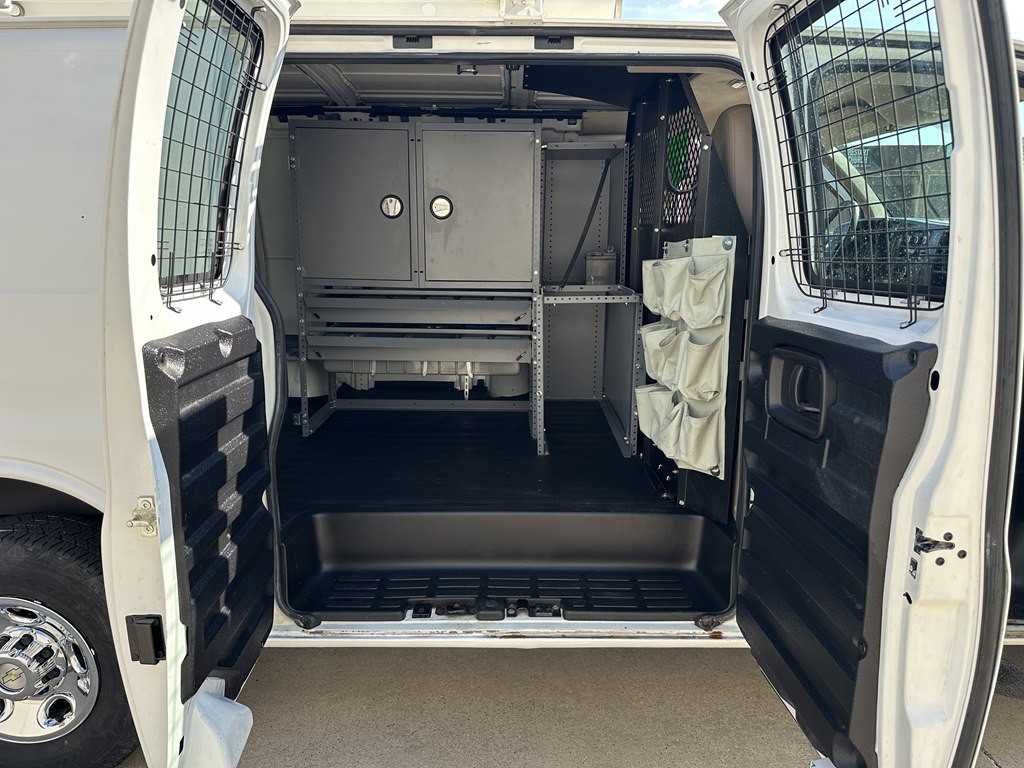 2011 Chevrolet Express Image 23