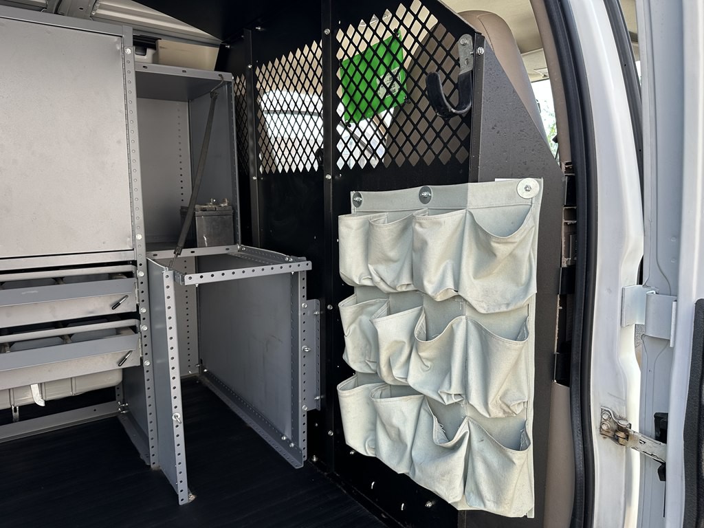 2011 Chevrolet Express Image 24