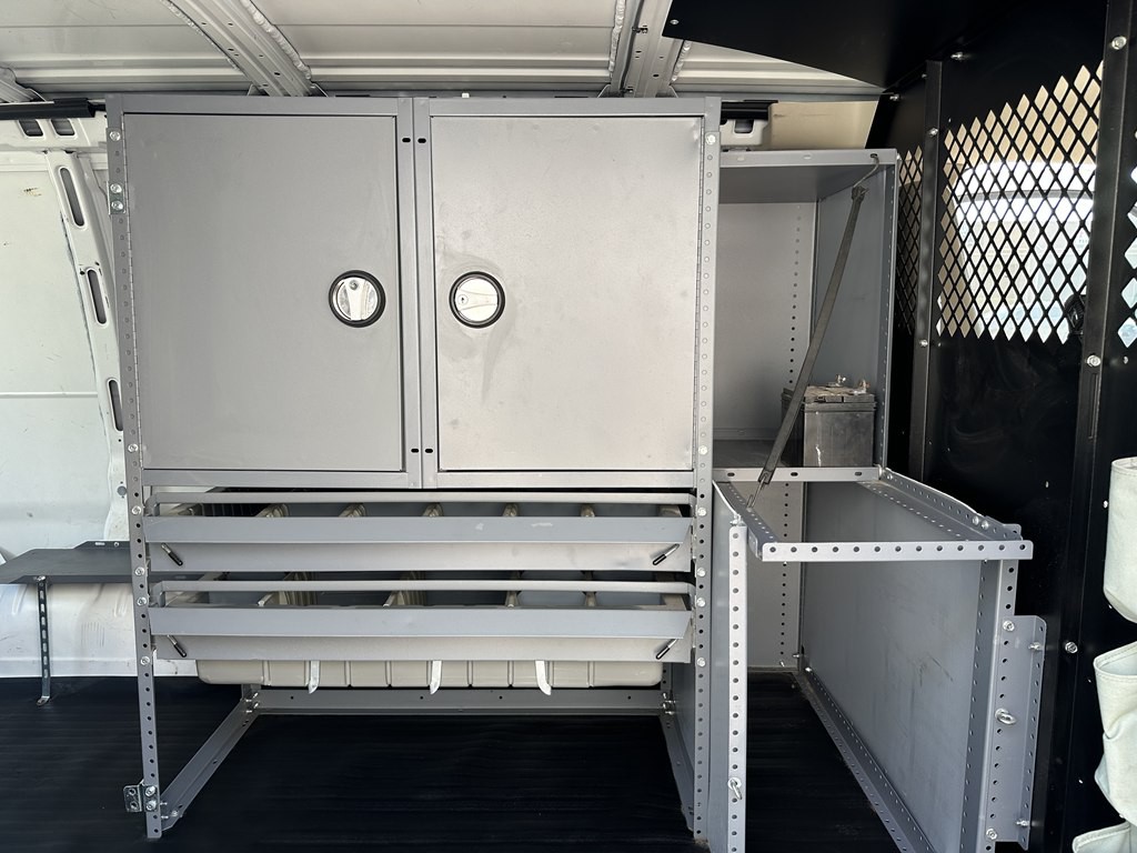 2011 Chevrolet Express Image 25