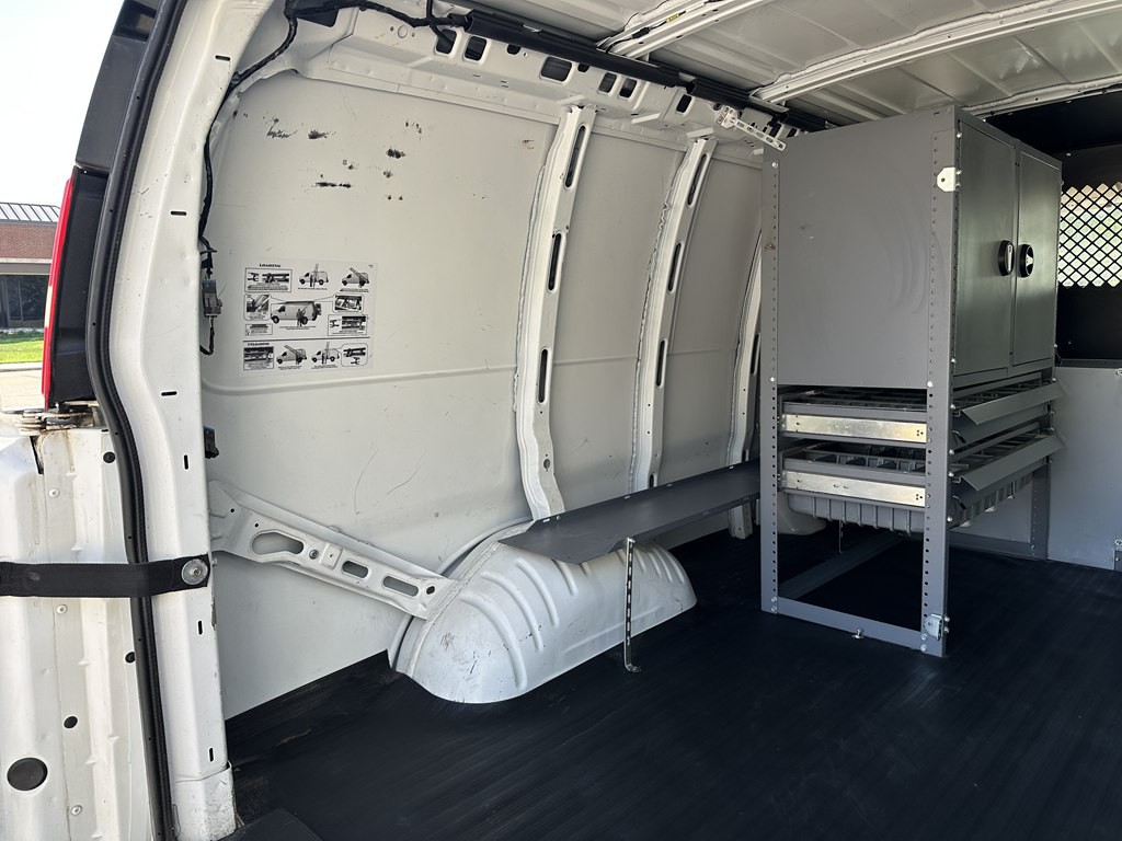 2011 Chevrolet Express Image 28