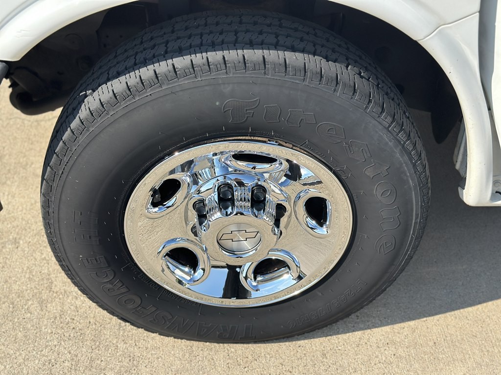 2011 Chevrolet Express Image 33