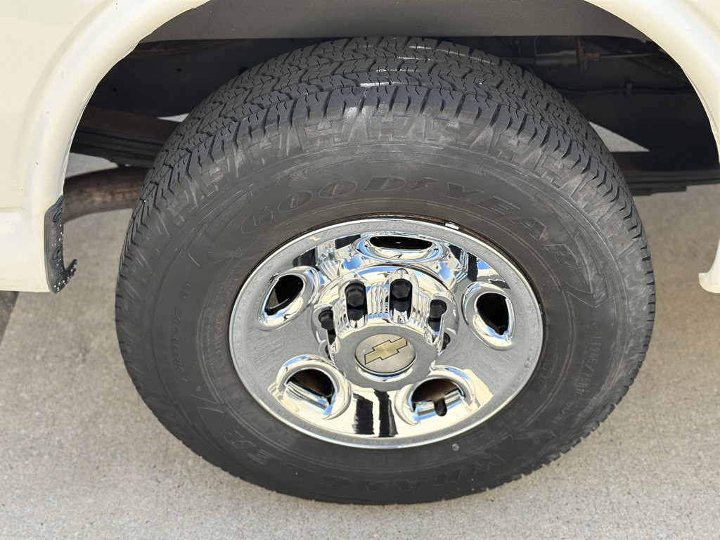 2011 Chevrolet Express Image 35