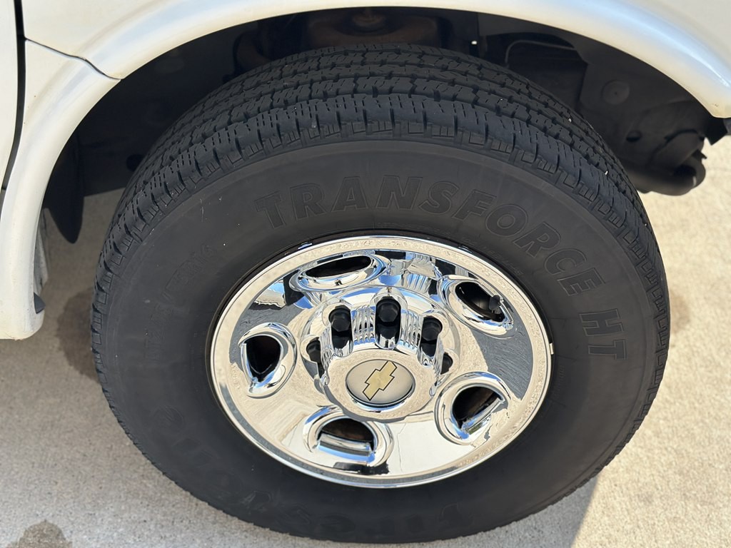 2011 Chevrolet Express Image 36