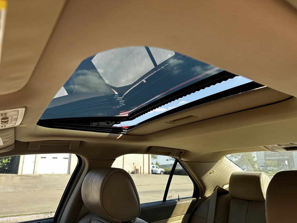 2011 Cadillac STS Image 28