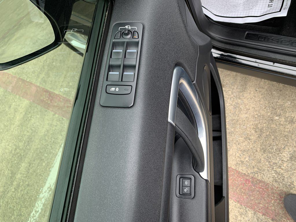 2016 Land Rover Discovery Sport Image 10