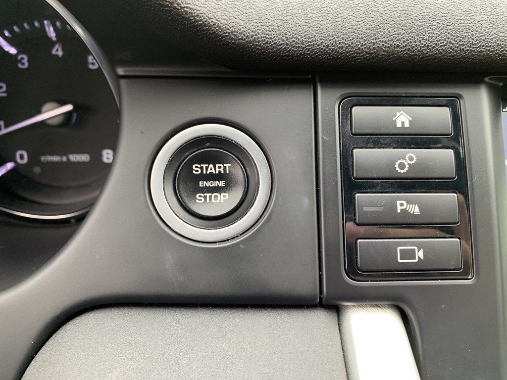 2016 Land Rover Discovery Sport Image 17