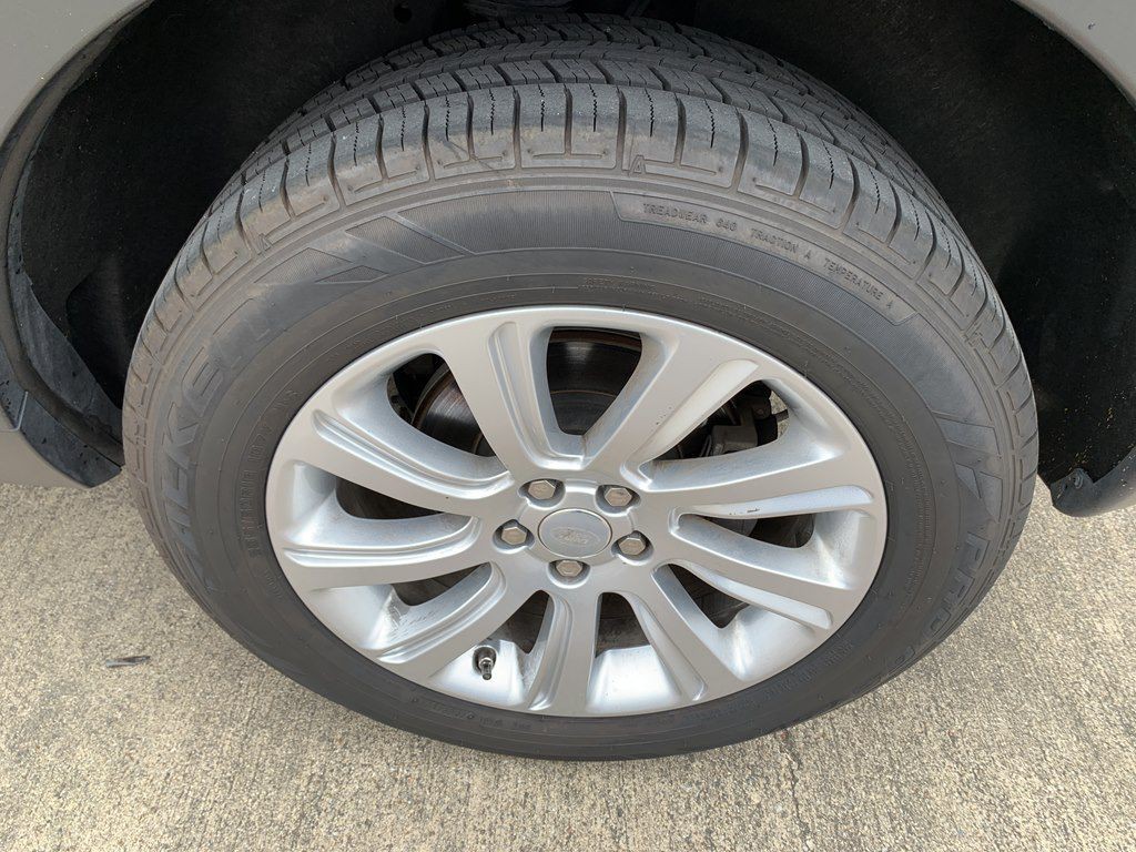 2016 Land Rover Discovery Sport Image 39