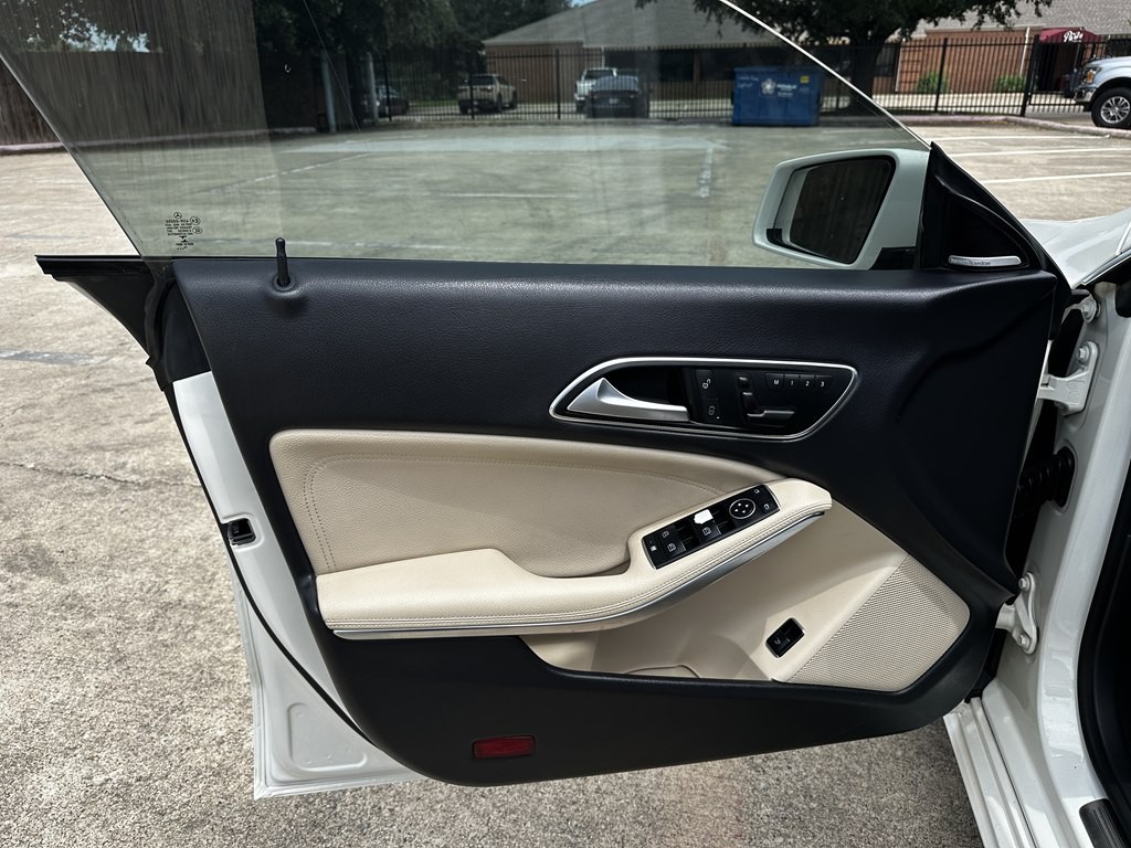 2014 Mercedes-Benz CLA-Class Image 9