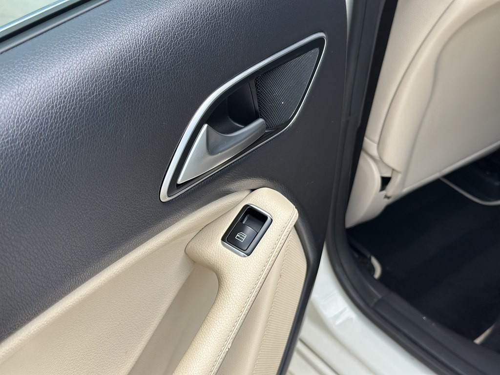 2014 Mercedes-Benz CLA-Class Image 28