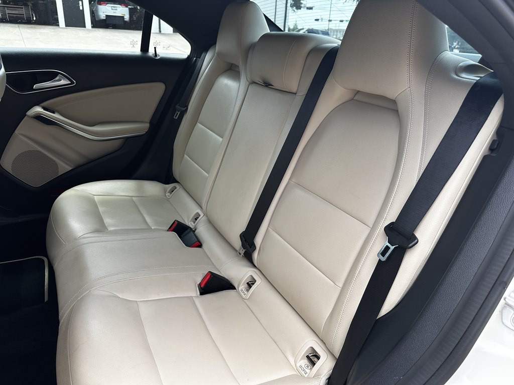 2014 Mercedes-Benz CLA-Class Image 30