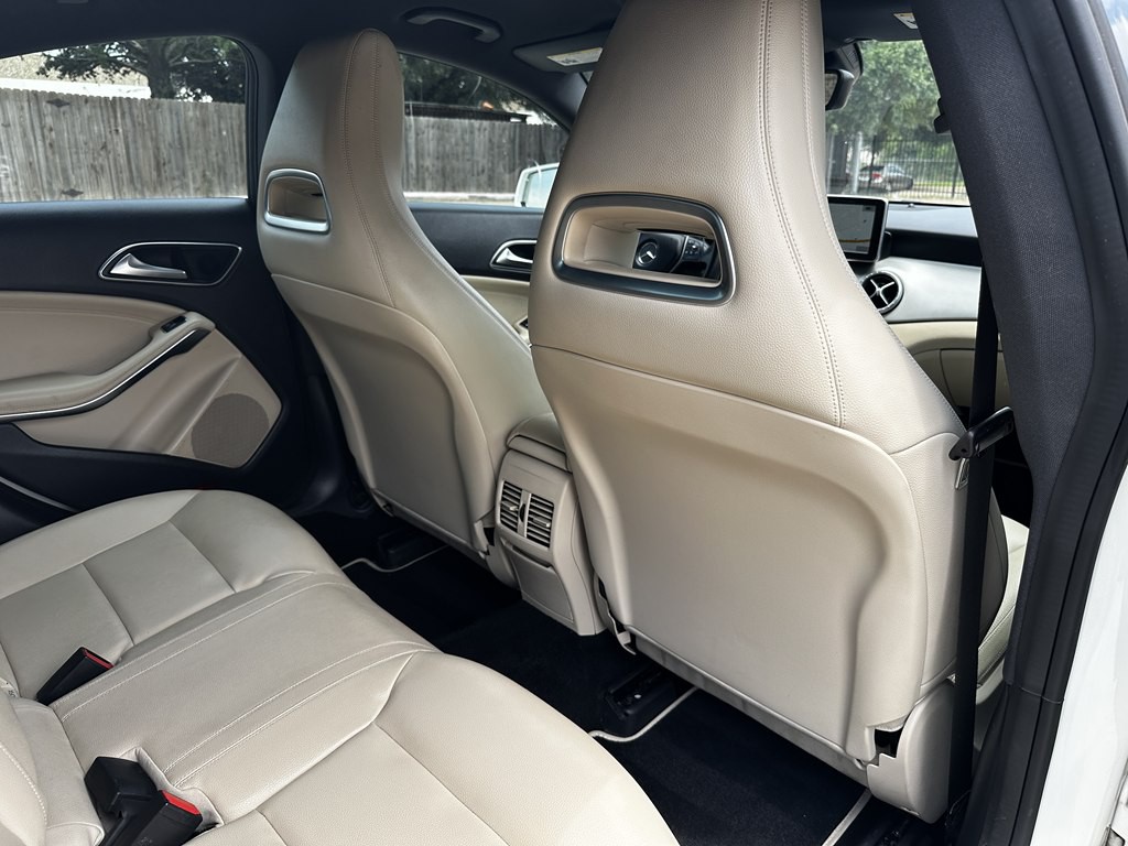 2014 Mercedes-Benz CLA-Class Image 33