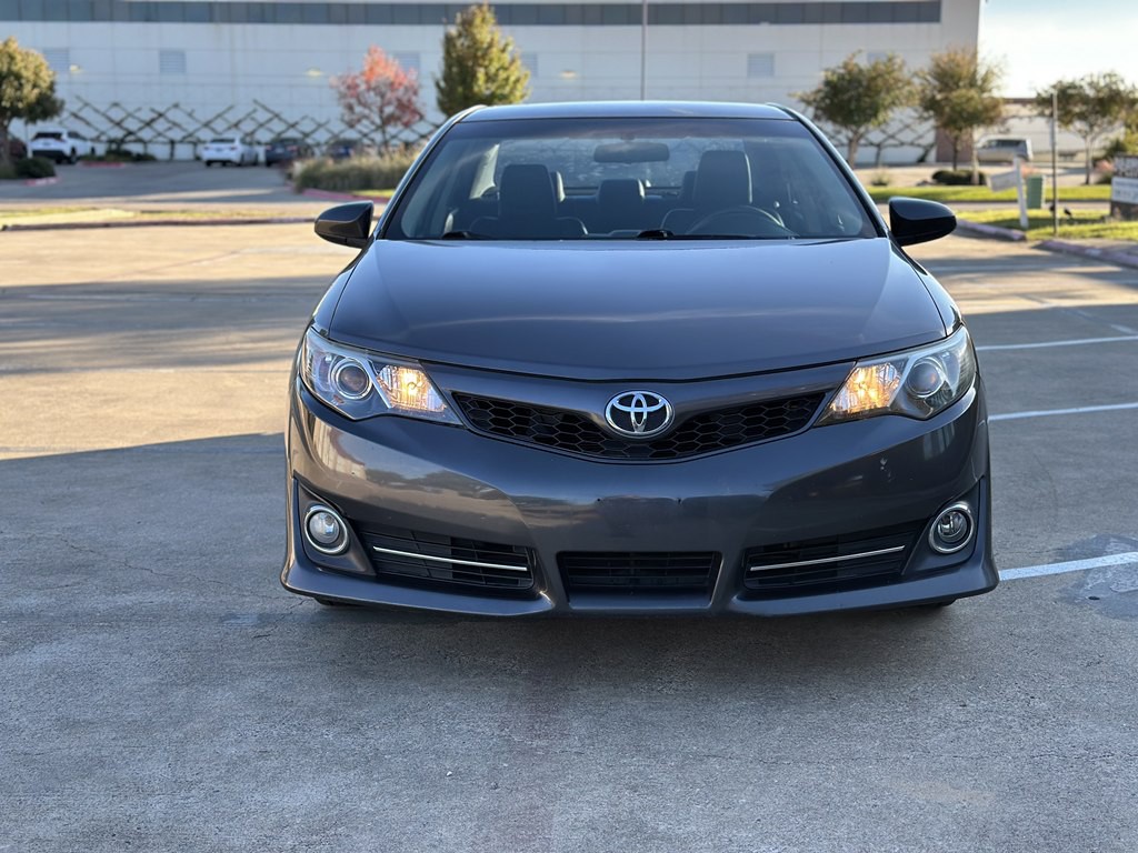 2014 Toyota Camry Image 2