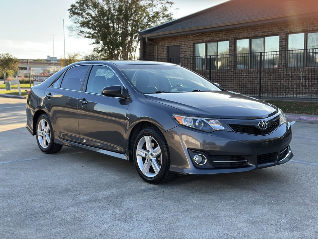 2014 Toyota Camry Image 3