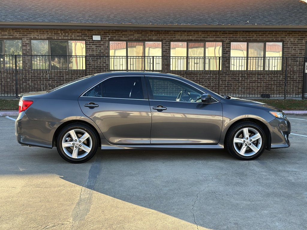 2014 Toyota Camry Image 4