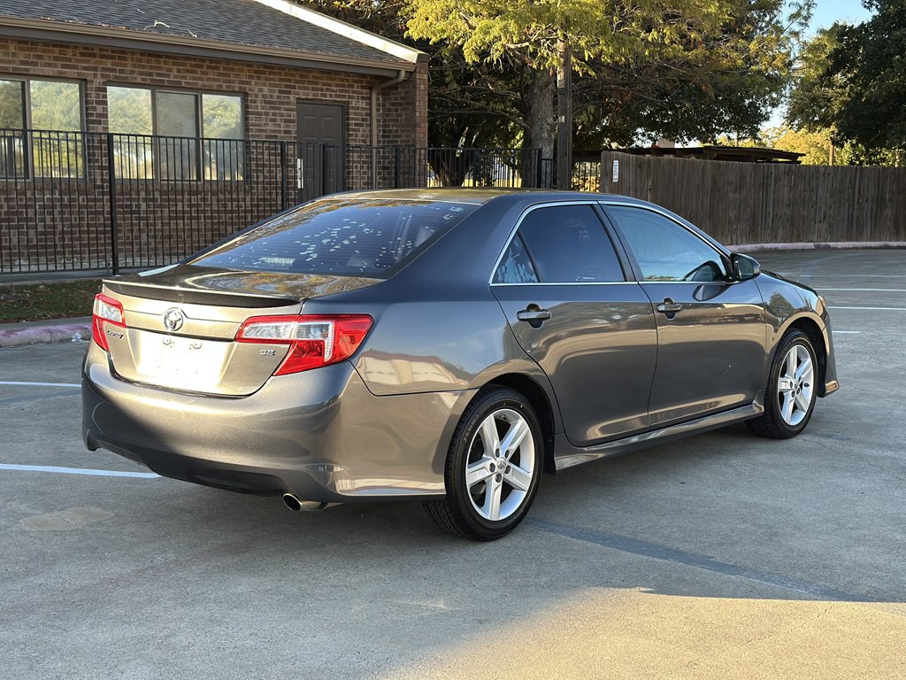 2014 Toyota Camry Image 5