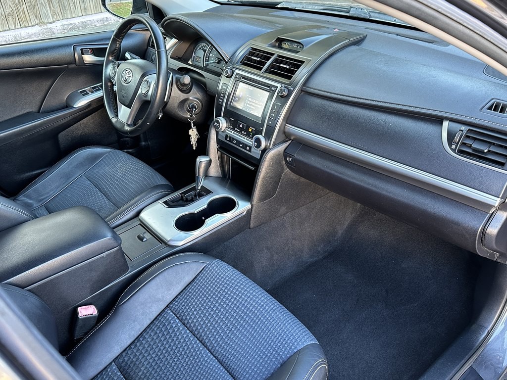 2014 Toyota Camry Image 28