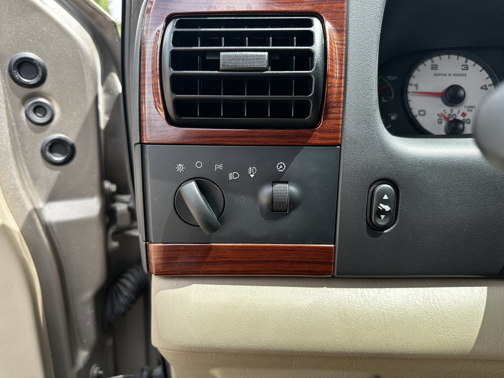 2005 Ford F-250 Image 21