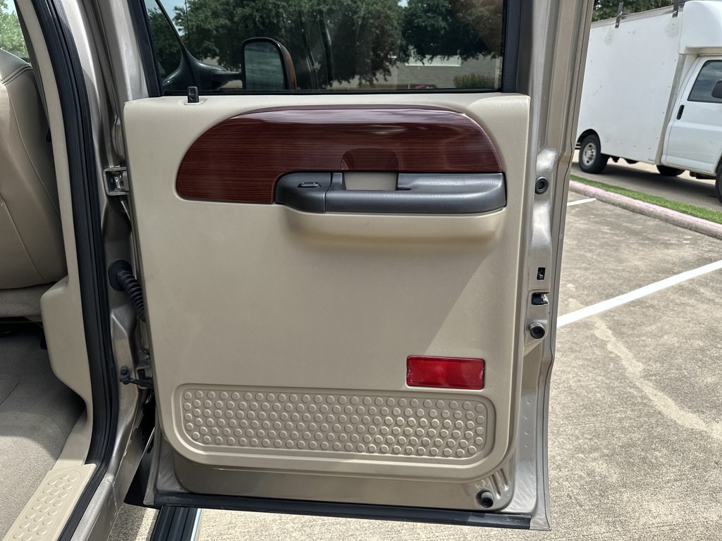 2005 Ford F-250 Image 40