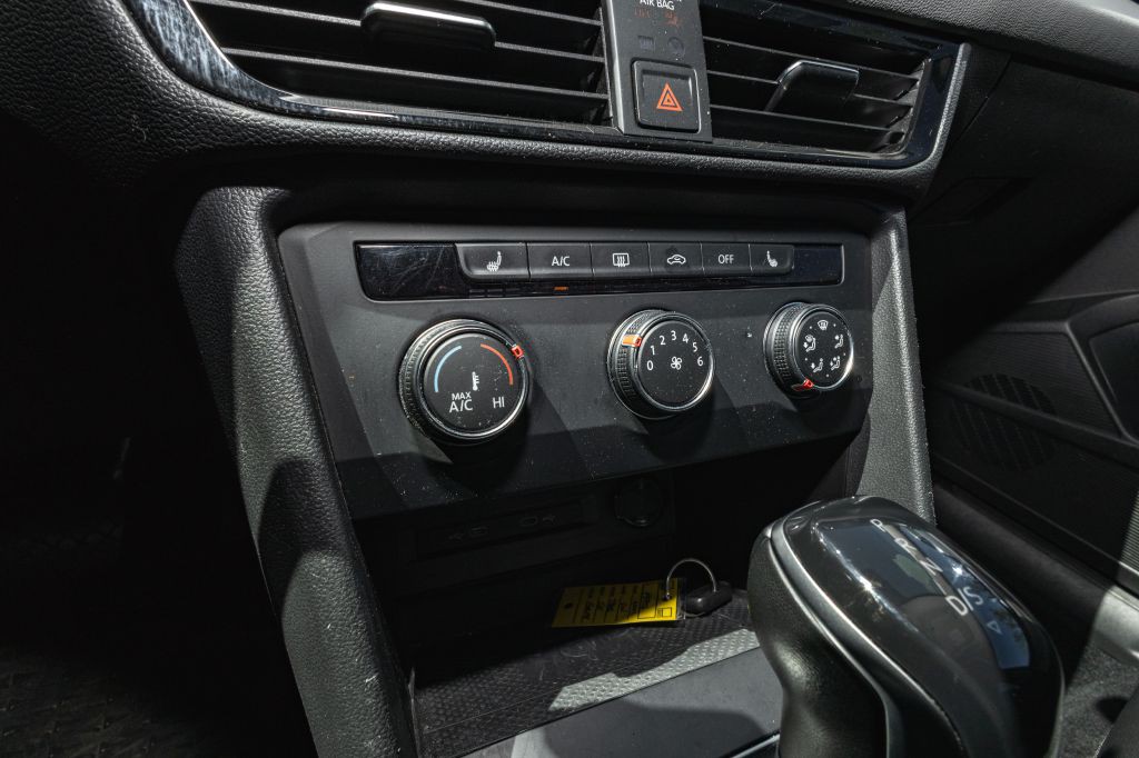 2022 Volkswagen Taos Image 38