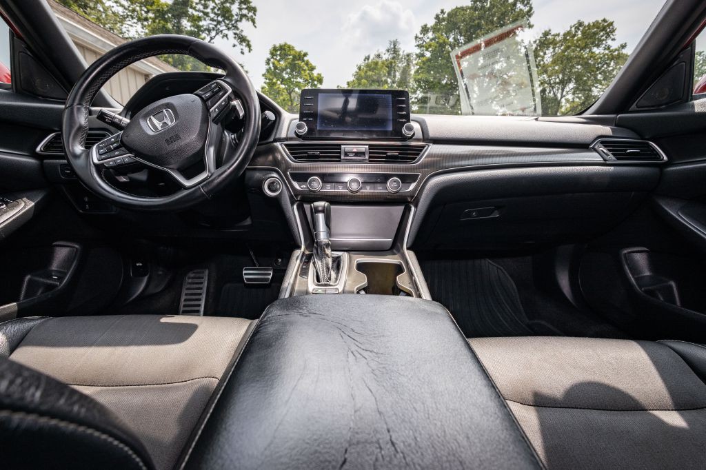 2018 Honda Accord Image 13