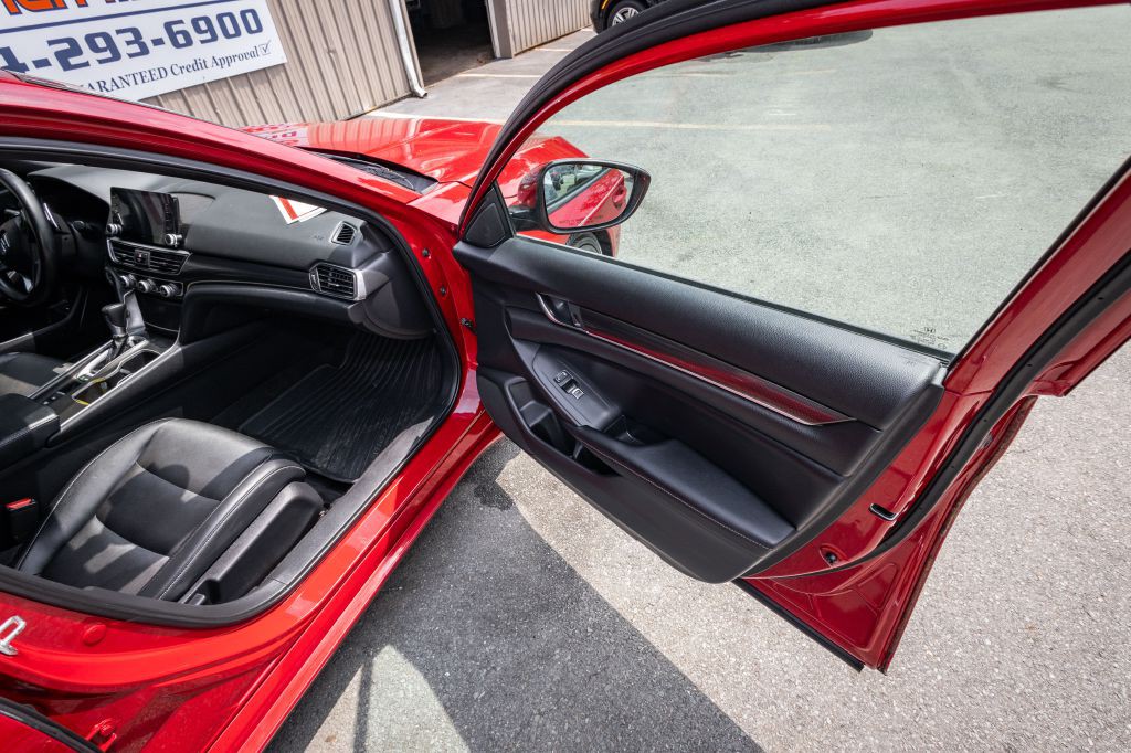 2018 Honda Accord Image 15