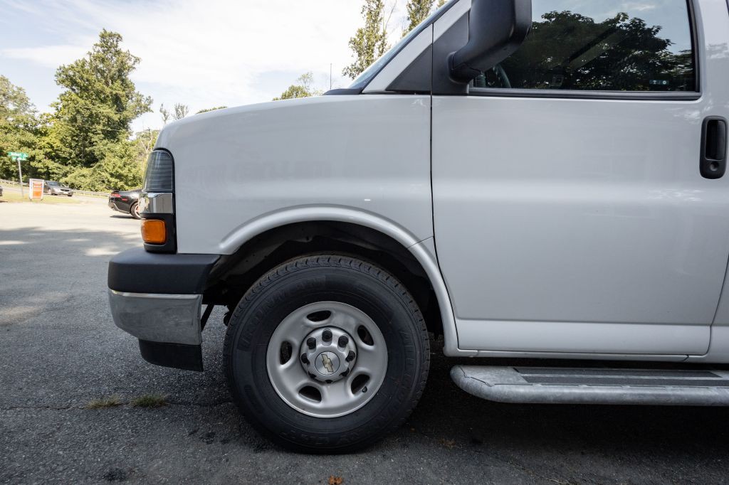 2023 Chevrolet Express Image 4