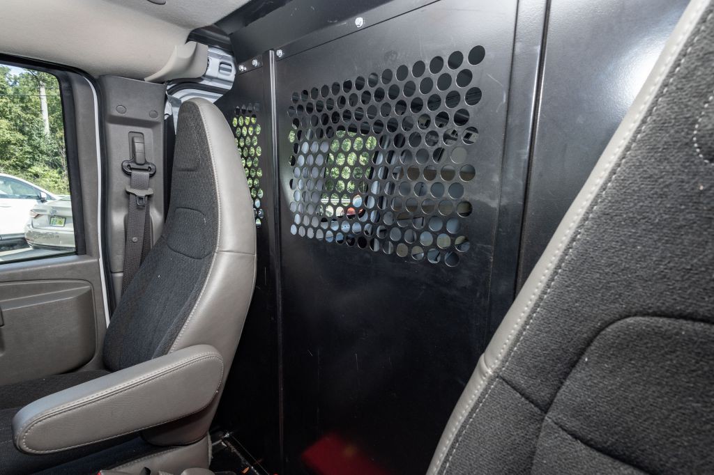 2023 Chevrolet Express Image 21